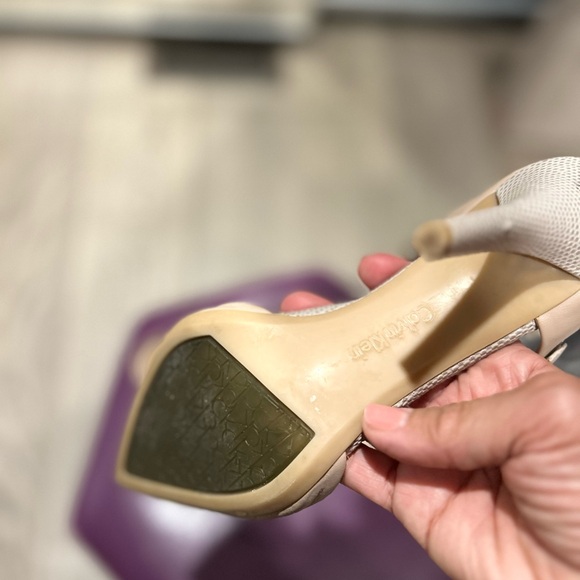 Calvin Klein sandals really classy - Picture 4 of 5